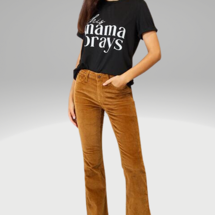 THIS MAMA PRAYS Graphic T-Shirt